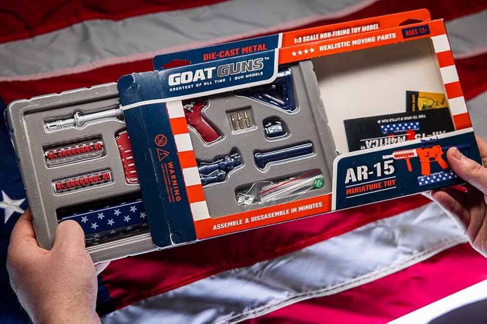 1/3スケール　ミニチュア　AR15 Amazon.co.jp: GoatGuns ミニチュア USA AR 15モデル | 1:3